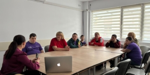 Beneficiarii Centrului de Zi „Luchian” din Baia Mare au avut parte de o lecție dedicată unui stil de viață sănătos, în cadrul programului SOFIT