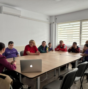 Beneficiarii Centrului de Zi „Luchian” din Baia Mare au avut parte de o lecție dedicată unui stil de viață sănătos, în cadrul programului SOFIT