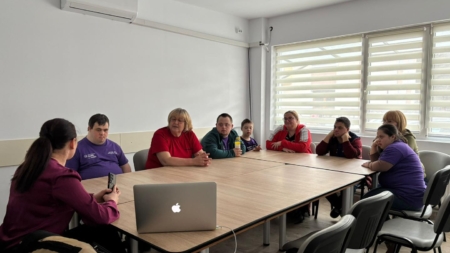 Beneficiarii Centrului de Zi „Luchian” din Baia Mare au avut parte de o lecție dedicată unui stil de viață sănătos, în cadrul programului SOFIT