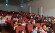 Teatrul de Păpuși „Spiriduș” din Satu Mare a ajuns și la preșcolarii din comuna Fărcașa