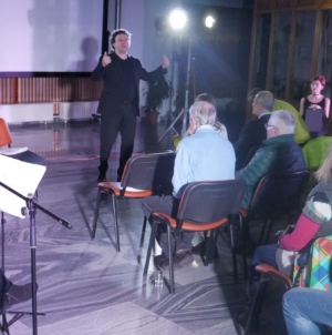 „Pietre care vorbesc… Pietre care cântă”: Recital de muzică și poezie inedit la Muzeul de Mineralogie din Baia Mare