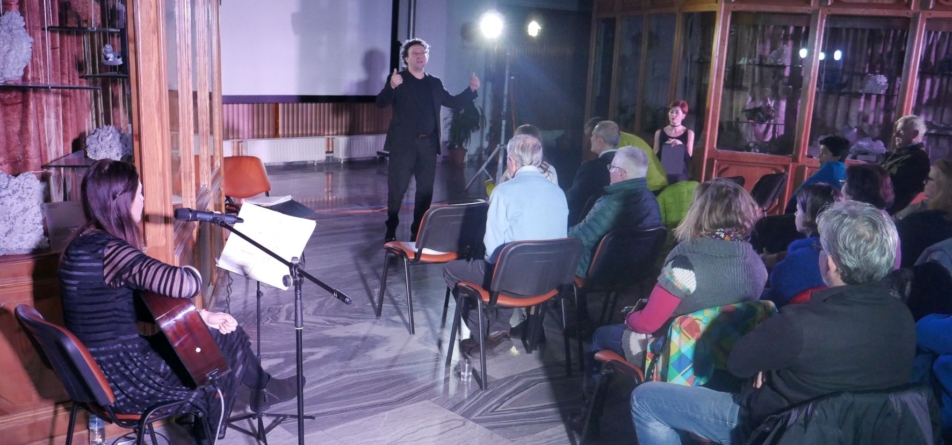 „Pietre care vorbesc… Pietre care cântă”: Recital de muzică și poezie inedit la Muzeul de Mineralogie din Baia Mare