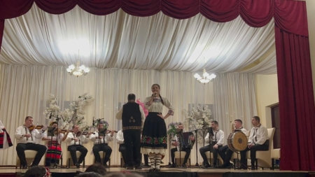 Festivalul–Concurs „Cât îi Maramureșul” reunește talente pe scena Colegiului de Arte din Baia Mare