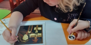 În Postul Paștelui: Atelier săptămânal de pictură a icoanelor la Biblioteca Orășenească Vișeu de Sus