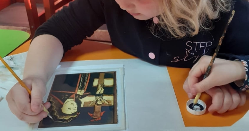 În Postul Paștelui: Atelier săptămânal de pictură a icoanelor la Biblioteca Orășenească Vișeu de Sus