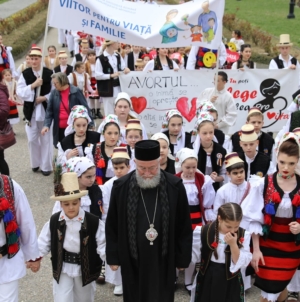 „Luna pentru Viață”, marcată în Episcopia Maramureșului și Sătmarului prin peste 90 de activități dedicate familiei și copiilor