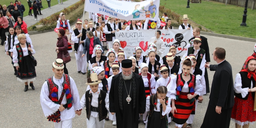 „Luna pentru Viață”, marcată în Episcopia Maramureșului și Sătmarului prin peste 90 de activități dedicate familiei și copiilor