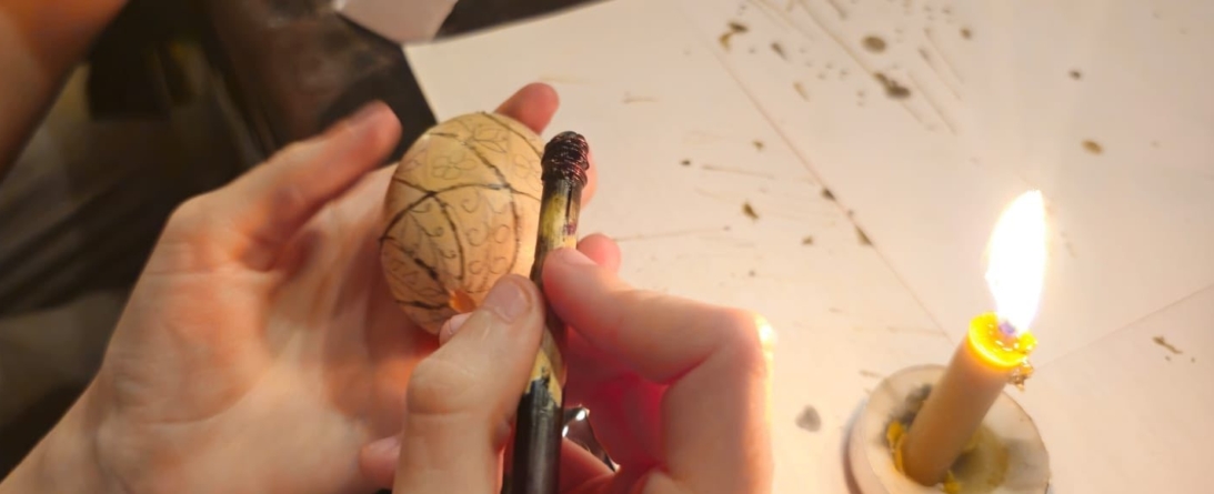 Atelier de încondeiat ouă pentru începători la Muzeul Județean de Istorie și Arheologie Maramureș
