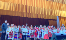 „O singură iubire-i mare, MAMA!”: Spectacol dedicat tuturor mamelor la Târgu Lăpuș