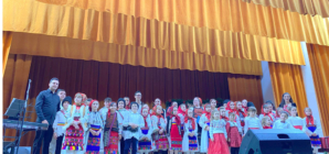 „O singură iubire-i mare, MAMA!”: Spectacol dedicat tuturor mamelor la Târgu Lăpuș