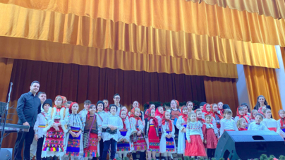 „O singură iubire-i mare, MAMA!”: Spectacol dedicat tuturor mamelor la Târgu Lăpuș