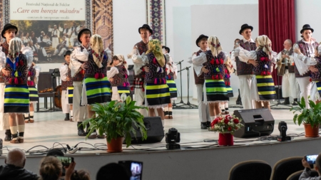 În Dragomirești: Cursuri de inițiere în arta dansului și a cântecului popular tradițional