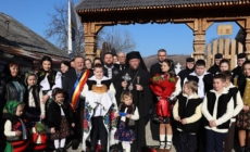 PS Părinte Timotei Sătmăreanul, în mijlocul credincioșilor din Glod