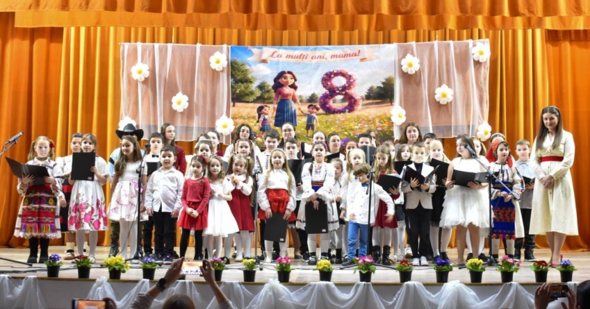 „Simfonia Mărțișorului”, spectacolul care a adus magia primăverii la Târgu Lăpuș