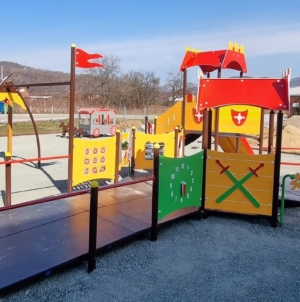 Se construiește un nou loc de joacă pentru copiii de la creșa din Tăuții-Măgherăuș