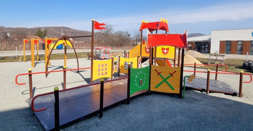 Se construiește un nou loc de joacă pentru copiii de la creșa din Tăuții-Măgherăuș