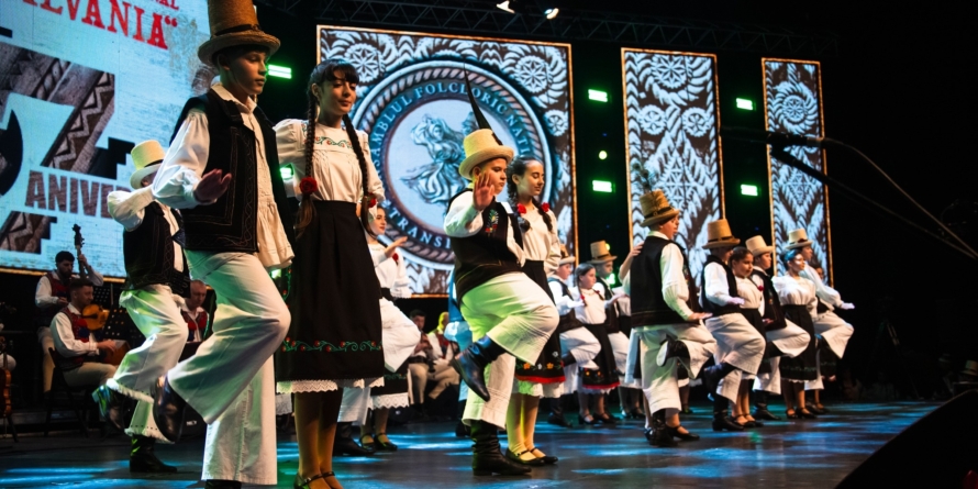 Ansamblul Folcloric Național „Transilvania” organizează un masterclass de dans tradițional pentru copii