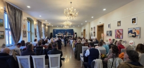 „Femeia”, celebrată prin artă: Expoziția Asociației Artiștilor Plastici „Alexandru Șainelic” a fost vernisată la Casa de Cultură din Baia Sprie