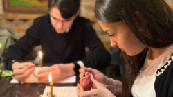 La Catedrala Episcopală Baia Mare a avut loc prima întâlnire a atelierului de încondeiat ouă