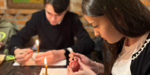 La Catedrala Episcopală Baia Mare a avut loc prima întâlnire a atelierului de încondeiat ouă