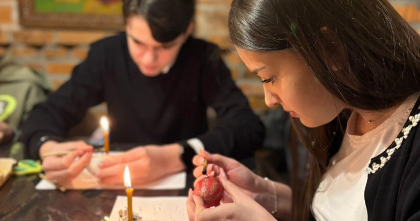 La Catedrala Episcopală Baia Mare a avut loc prima întâlnire a atelierului de încondeiat ouă