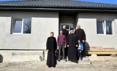 Nouă casă construită pentru o familie din Vălenii Șomcutei prin proiectul eparhial „Construiește o casă, zidește suflete”