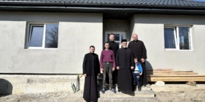 Nouă casă construită pentru o familie din Vălenii Șomcutei prin proiectul eparhial „Construiește o casă, zidește suflete”