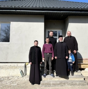 Nouă casă construită pentru o familie din Vălenii Șomcutei prin proiectul eparhial „Construiește o casă, zidește suflete”