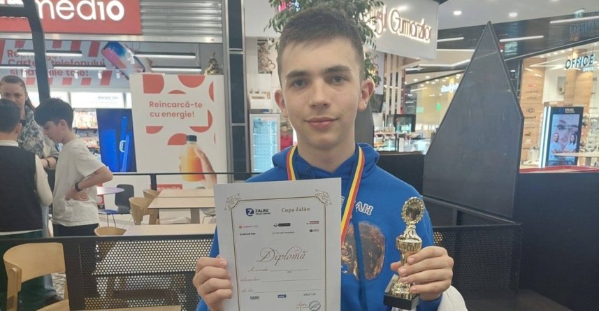 Darius Laza, pe podium la concursul de șah rapid „Șah în școală” de la Zalău