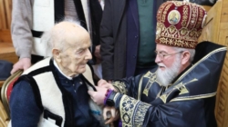 La venerabila vârstă de 100 ani, poetul-țăran Ioan Dunca a fost distins cu Ordinul „Crucea Justinian Arhiepiscopul”