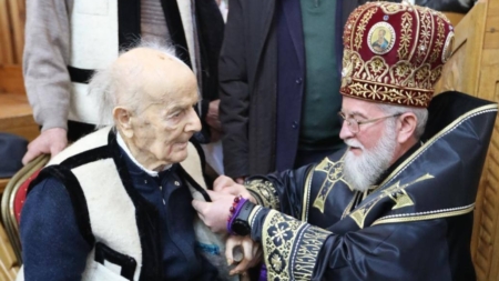 La venerabila vârstă de 100 ani, poetul-țăran Ioan Dunca a fost distins cu Ordinul „Crucea Justinian Arhiepiscopul”