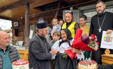 La împlinirea vârstei de 105 ani, Ileana Mihalca din Petrova a primit Medalia Omagială „Justinian Arhiepiscopul”
