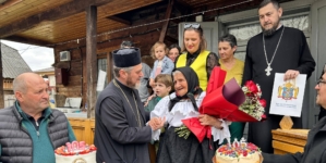La împlinirea vârstei de 105 ani, Ileana Mihalca din Petrova a primit Medalia Omagială „Justinian Arhiepiscopul”