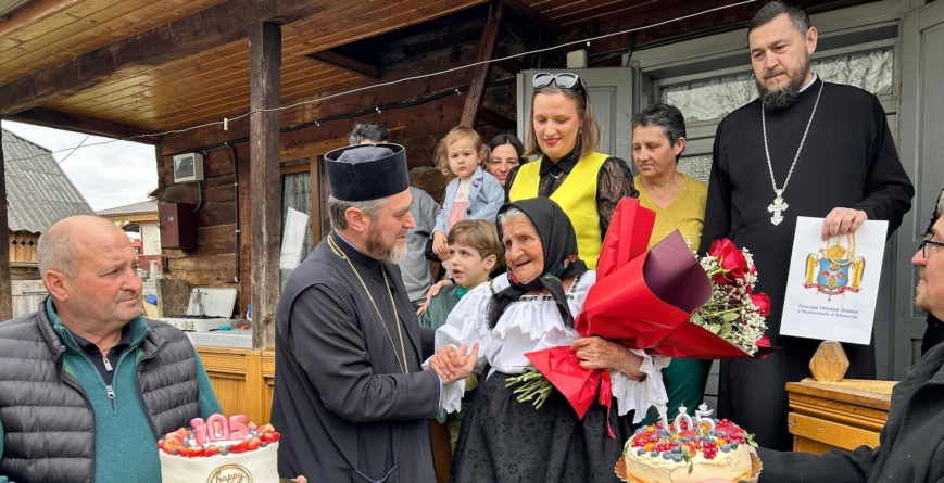 La împlinirea vârstei de 105 ani, Ileana Mihalca din Petrova a primit Medalia Omagială „Justinian Arhiepiscopul”