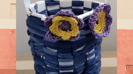 Atelier de decorat coșulețe de Paști, la Filiala Traian a Bibliotecii Județene