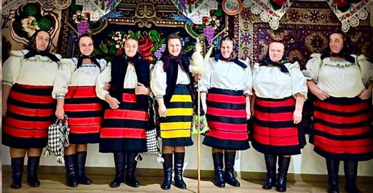 Măriuca Verdeș și Grupul „Rădăcinilor Străbune” vor susține un concert de pricesne la biserica „Sfinții Apostoli Petru și Pavel” din Baia Mare