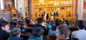 „Hristos împărtășit copiilor din Săcălășeni”: Peste 100 de elevi au fost spovediți și împărtășiți în cadrul proiectului catehetic