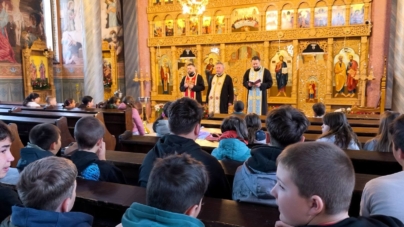 „Hristos împărtășit copiilor din Săcălășeni”: Peste 100 de elevi au fost spovediți și împărtășiți în cadrul proiectului catehetic