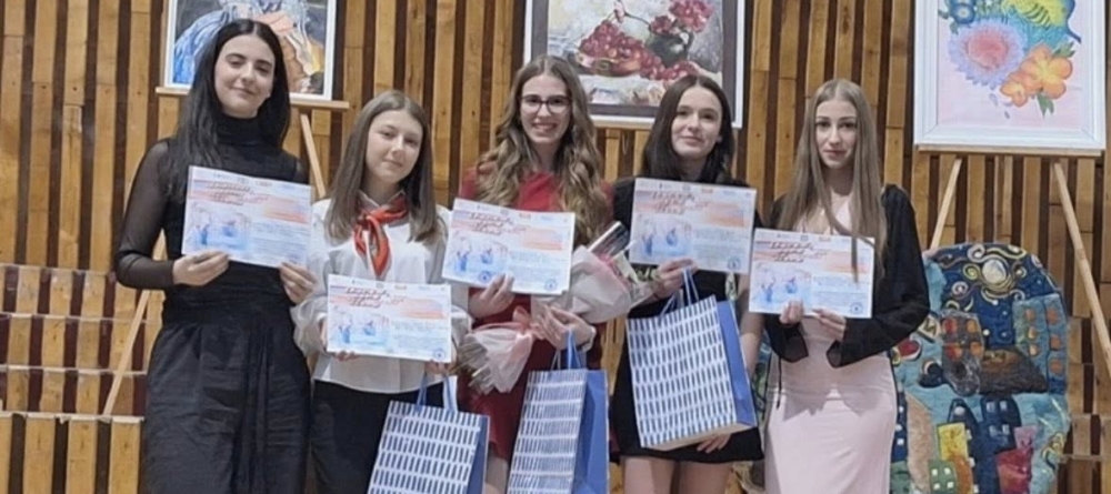 „Chants, sons sur scène”: Elevele Colegiului „Vasile Lucaciu” Baia Mare au cucerit premiul I la toate categoriile de vârstă