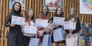 „Chants, sons sur scène”: Elevele Colegiului „Vasile Lucaciu” Baia Mare au cucerit premiul I la toate categoriile de vârstă