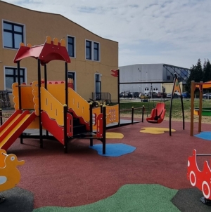 Loc de joacă modern finalizat la creșa din Tăuții Măgherăuș