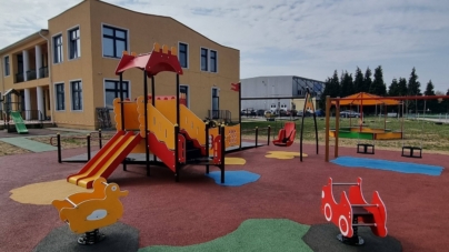 Loc de joacă modern finalizat la creșa din Tăuții Măgherăuș