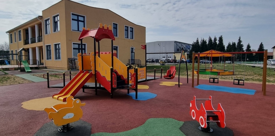 Loc de joacă modern finalizat la creșa din Tăuții Măgherăuș