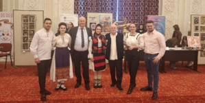 Recital de pricesne susținut de talentatele maramureșence Victoria Petrenciuc și Teodora Dăntăușa la Palatul Parlamentului din București
