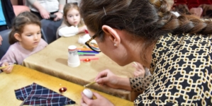 Micuții de la Grădinița cu Program Prelungit Târgu Lăpuș au descoperit taina încondeierii ouălor