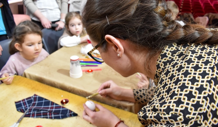 Micuții de la Grădinița cu Program Prelungit Târgu Lăpuș au descoperit taina încondeierii ouălor