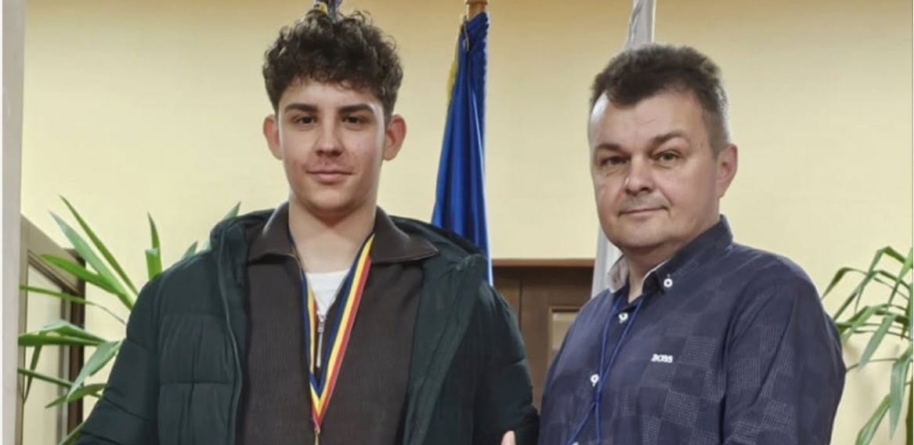 Lucacistul Tudor Costin s-a calificat în lotul național după un rezultat foarte bun la Olimpiada Națională de Informatică de la Pitești