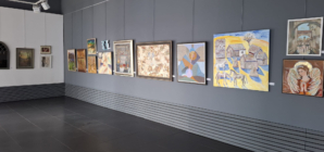 La Galeria de Artă UAP Baia Mare: Expoziția „ÎNVIEREA” reunește lucrări semnate de un număr impresionant de artiști