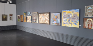 La Galeria de Artă UAP Baia Mare: Expoziția „ÎNVIEREA” reunește lucrări semnate de un număr impresionant de artiști