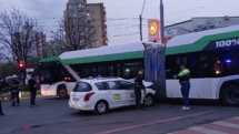 Un autoturism și un autobuz, implicate într-un accident rutier în Baia Mare